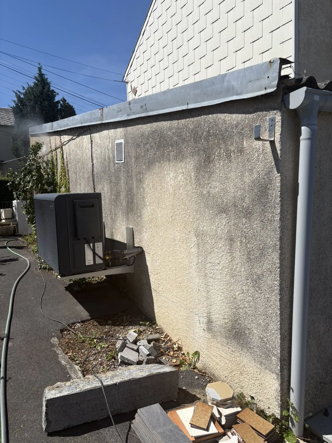 Mur extérieur avant entretien