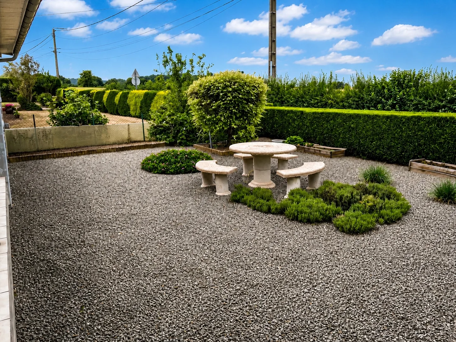 Vue d'ensemble du jardin entretenu